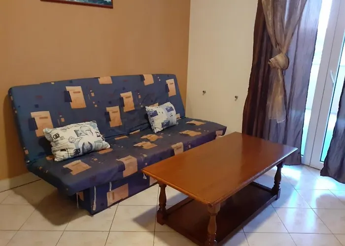 696-7 For 4+2 Pers. In Lopar